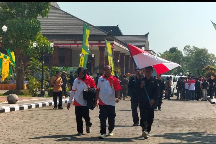 Peringati HUT ke-81 RI, Ketua Garda Prabowo Madiun Jalan Kaki 620 KM ke Istana Negara