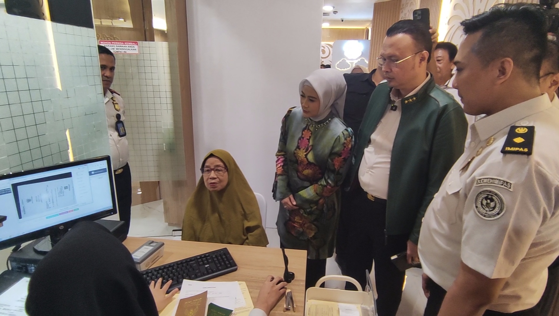 Perluas Jangkauan, Dirjen Imigrasi Resmikan Prestige Immigration Services di Mall BG Junction Surabaya