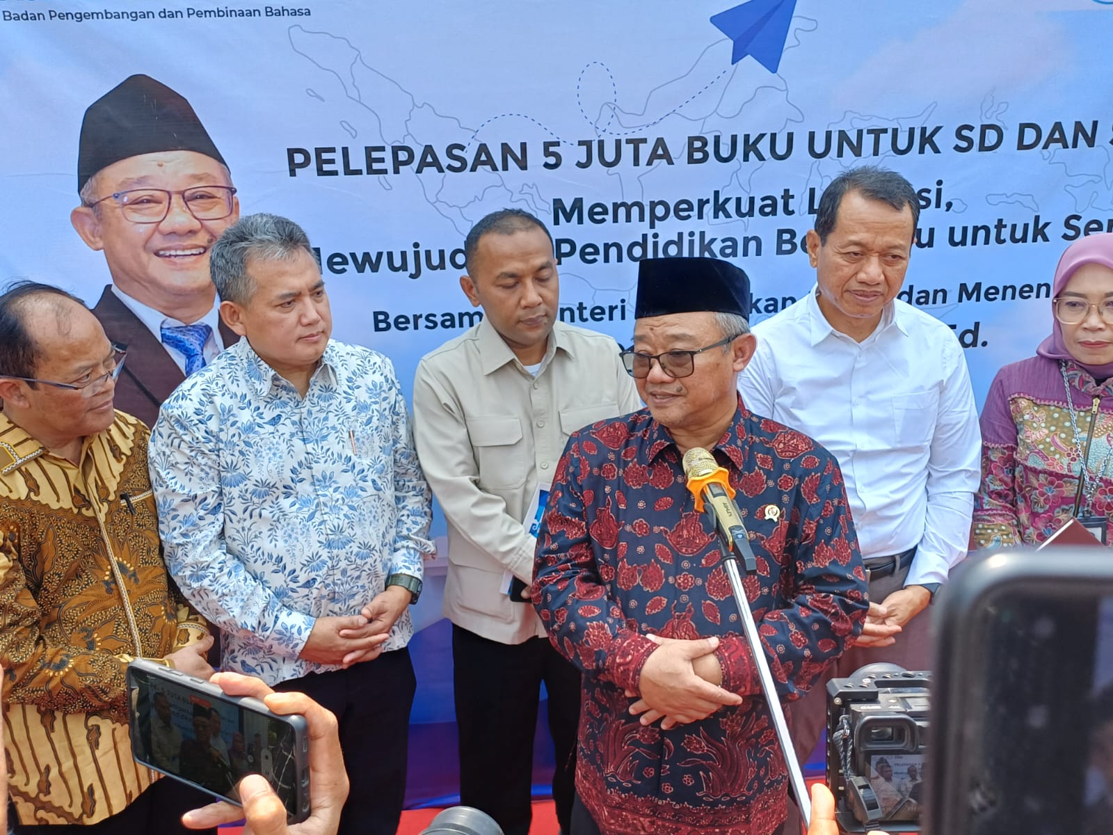 Kemendikdasmen Kirim 5,5 Juta Buku ke 24.609 SD dan SMP