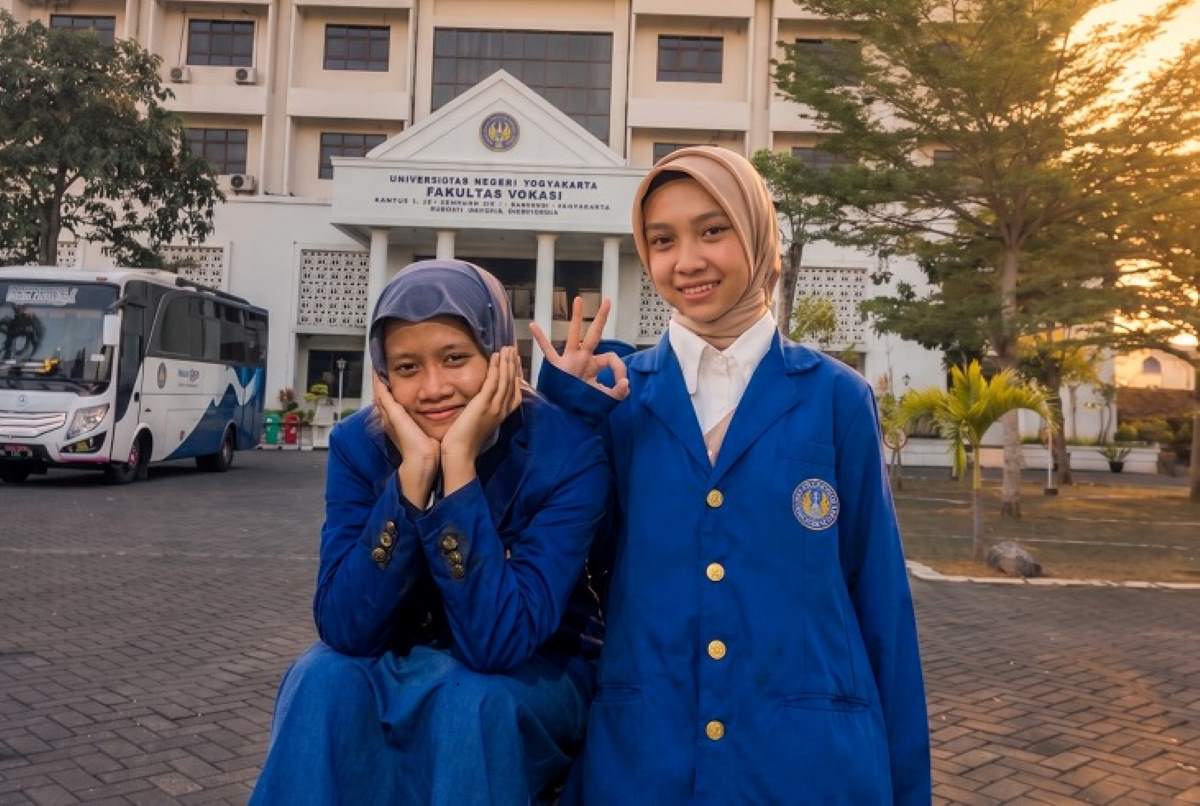 Lestarikan Budaya dan Kearifan Lokal, Dua Mahasiswa UNY Raih Beasiswa