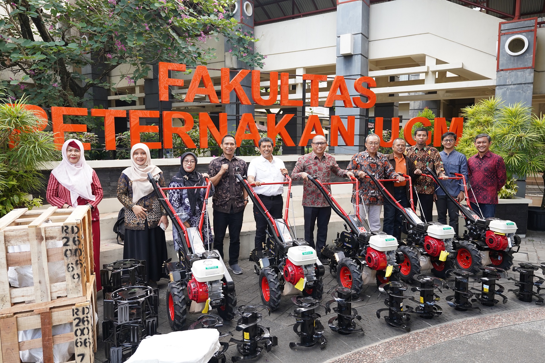 Fakultas Peternakan UGM Terima Hibah 5 Unit Traktor Cultivator