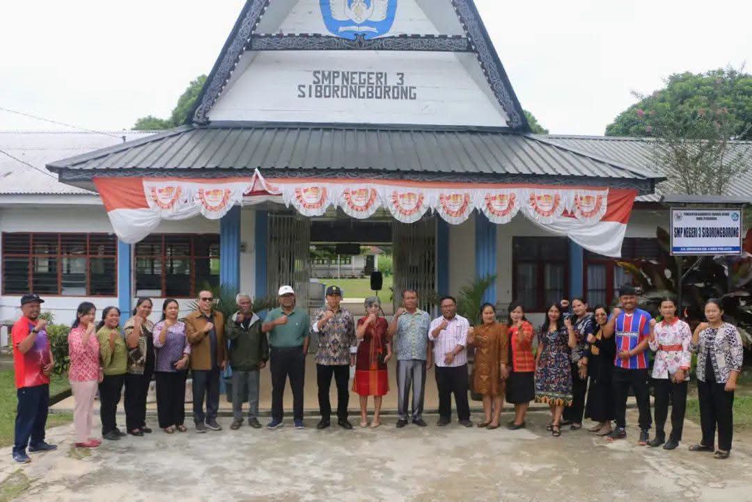 Bupati Taput kunjungi SMP Negri 3 Lobu Siregar Siborongborong