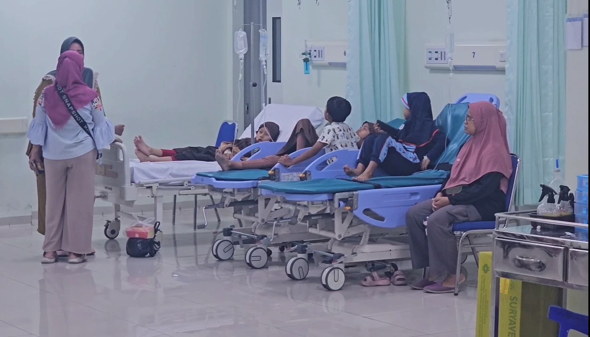 Diduga Keracunan Frozen Food Kantin Sekolah, 23 Siswa SD di Sidoarjo Dilarikan ke RS