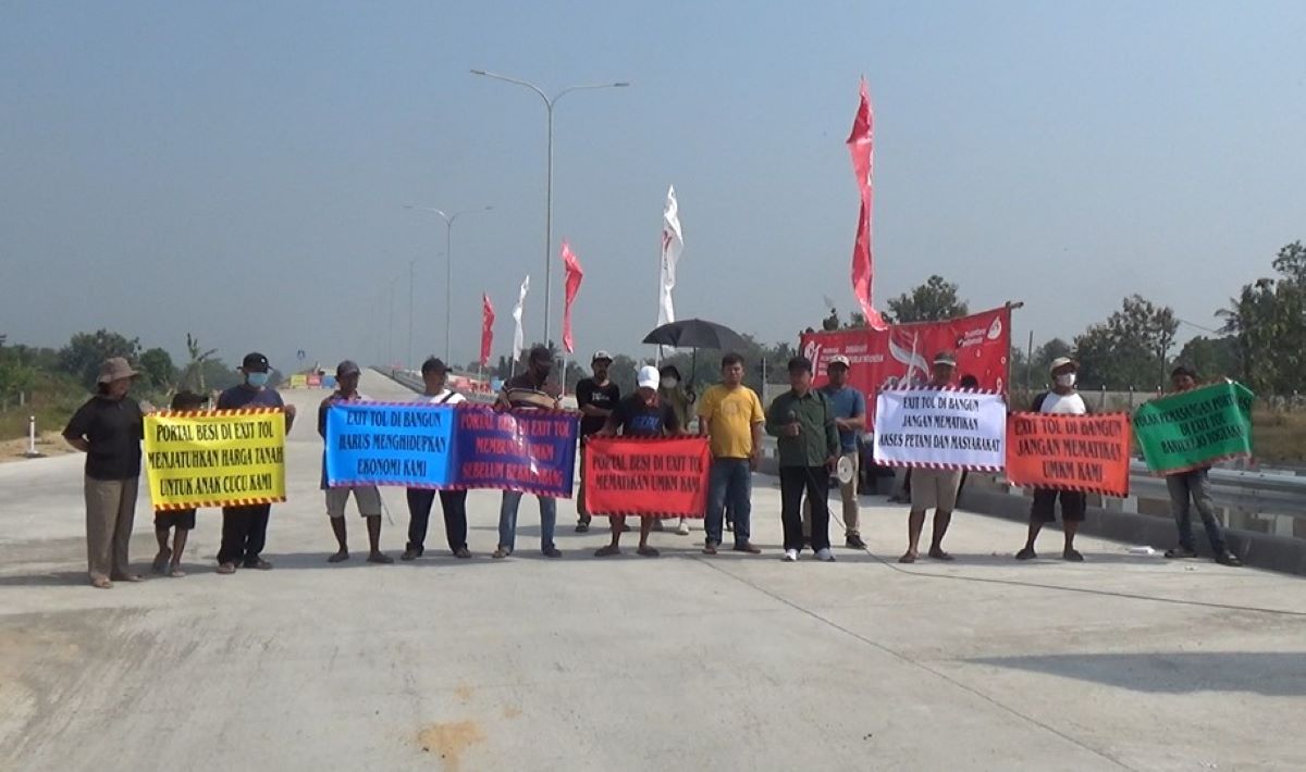 Warga Tolak Rencana Pemasangan Pagar Besi di Exit Tol Banyurejo