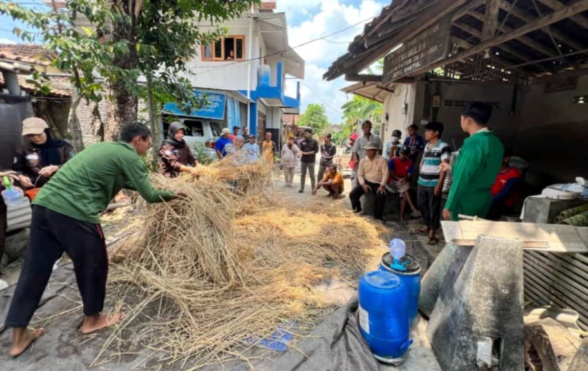 UGM Kenalkan Teknologi Pakan Ternak untuk Kemandirian Kelompok Ternak di Bantul