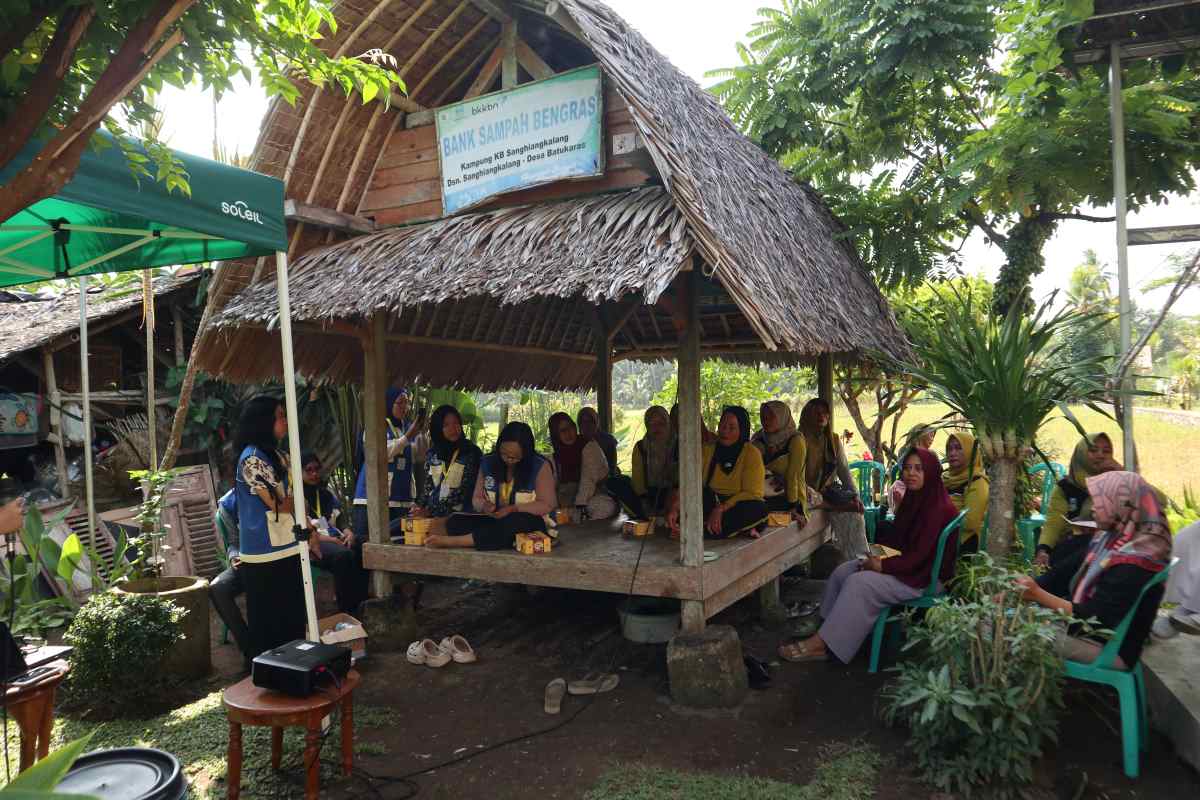 Tim KKN UGM Optimalkan Bank Sampah Lewat Komposter dan Ecobrick