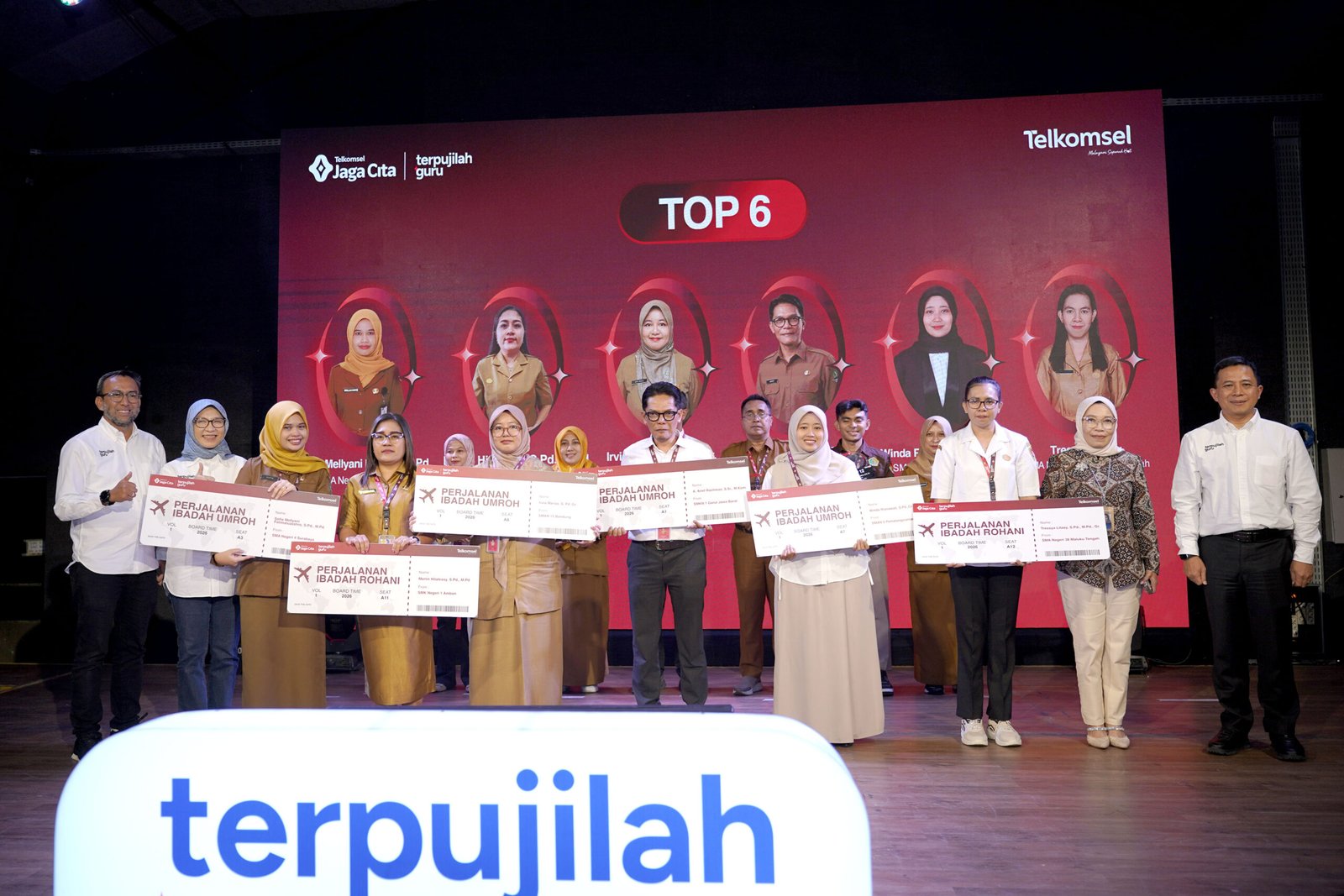 Telkomsel Beri Penghargaan pada Enam Guru Terbaik