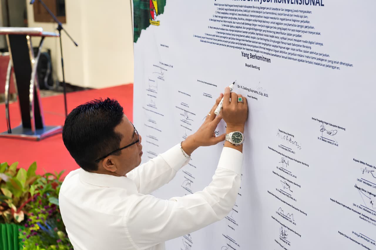Deklarasi Tolak Judol, Bupati  Bandung Tekankan Integritas dan Akhlak ASN