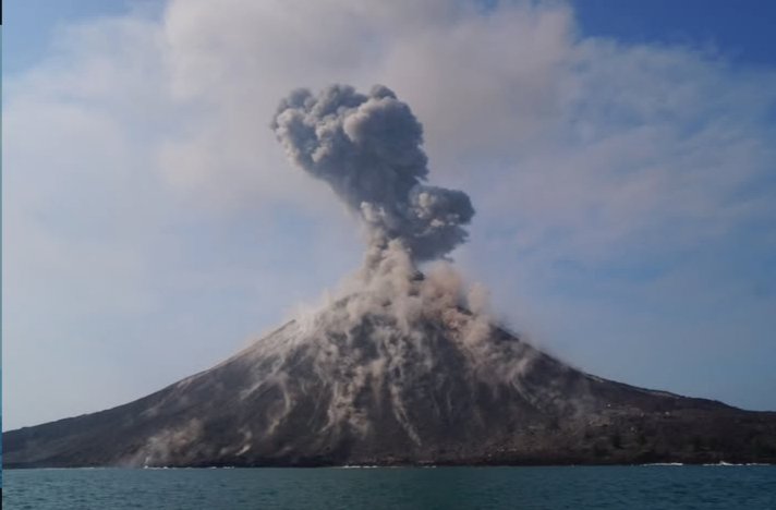 ERUPSI Gunung Anak Krakatau dipastikan belum mengganggu operasional penerbangan. Meski begitu, semua maskapai diminta untuk tetap waspada