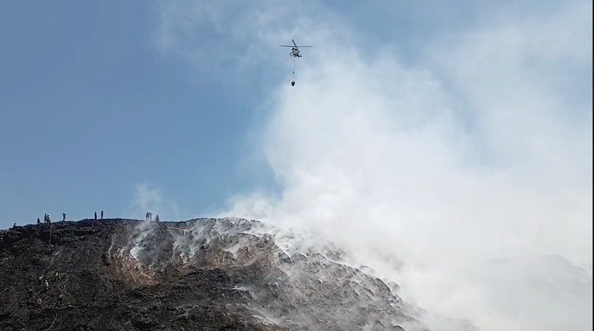 Polda Jateng Kerahkan Helikopter untuk  Padamkan Kebakaran TPA Putri Cempo