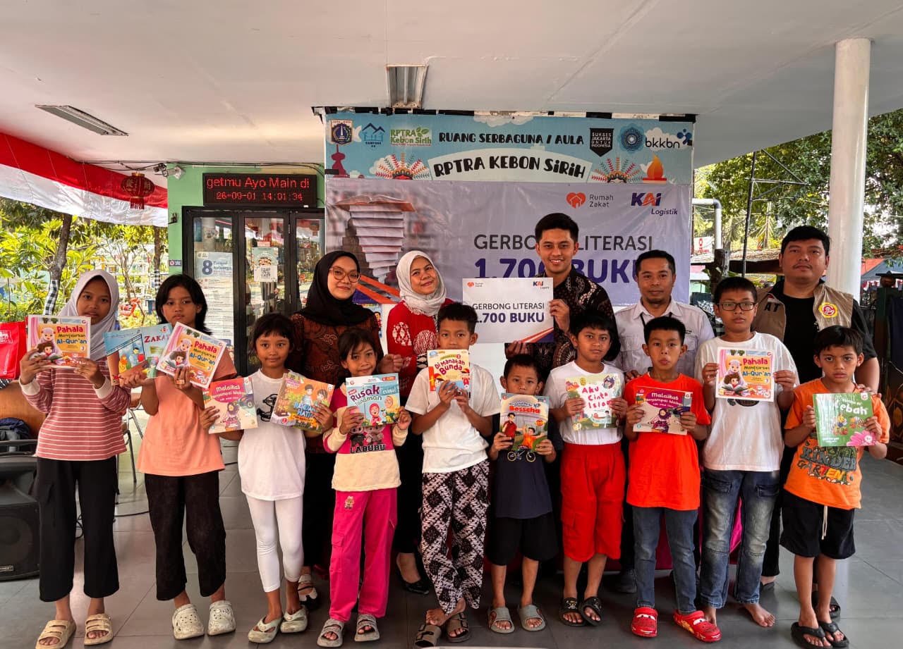 Peduli Pendidikan, KAI Logistik Salurkan 1.700 Buku
