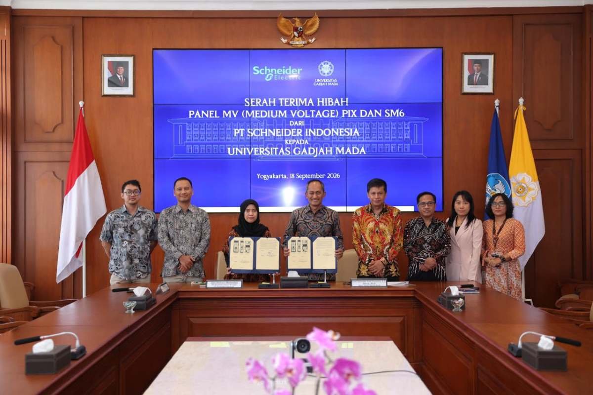 UGM Terima Hibah Panel Listrik Senilai Rp778 Juta