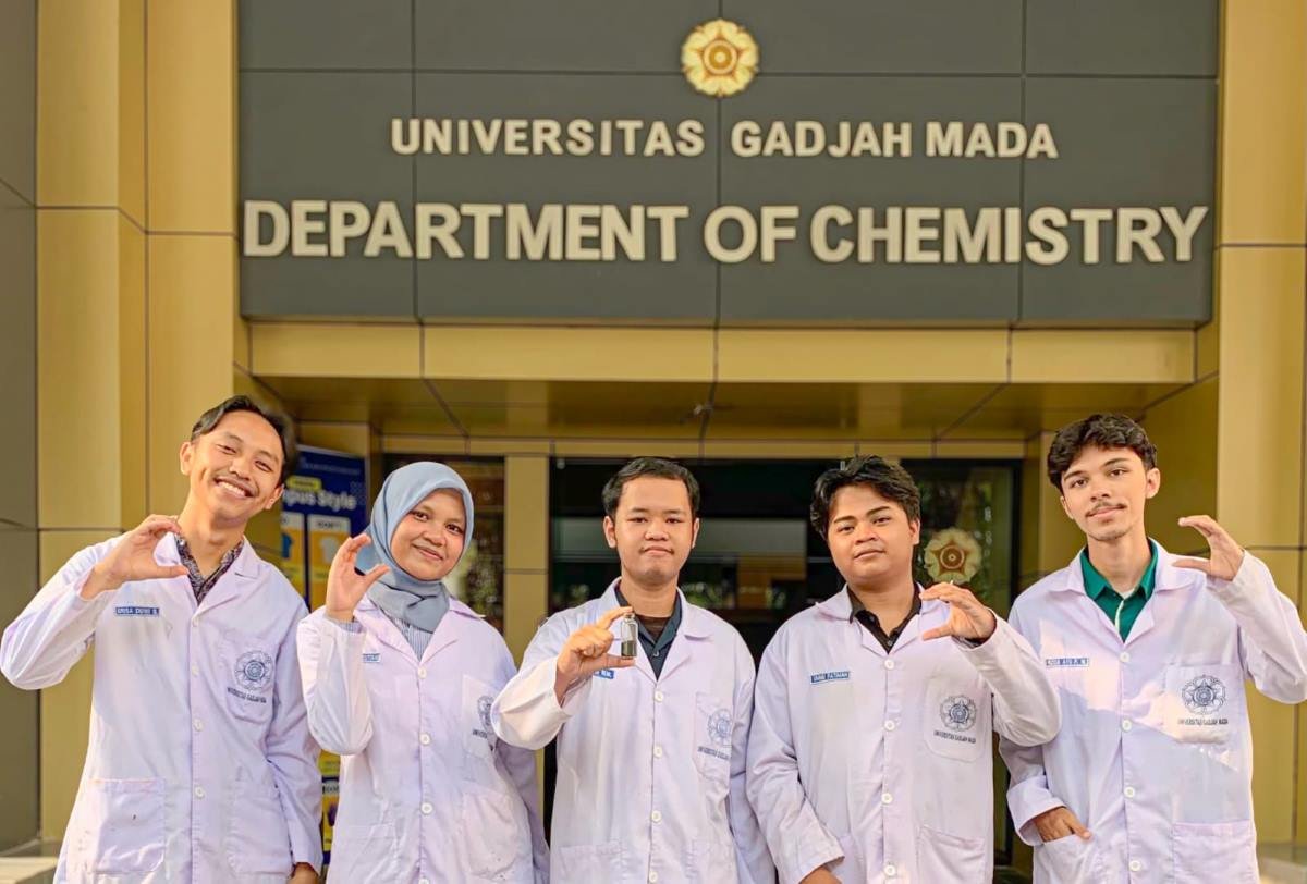 Tim Carbonova UGM Sulap Jerami dan Grafit Limbah Baterai Jadi Material Baterai