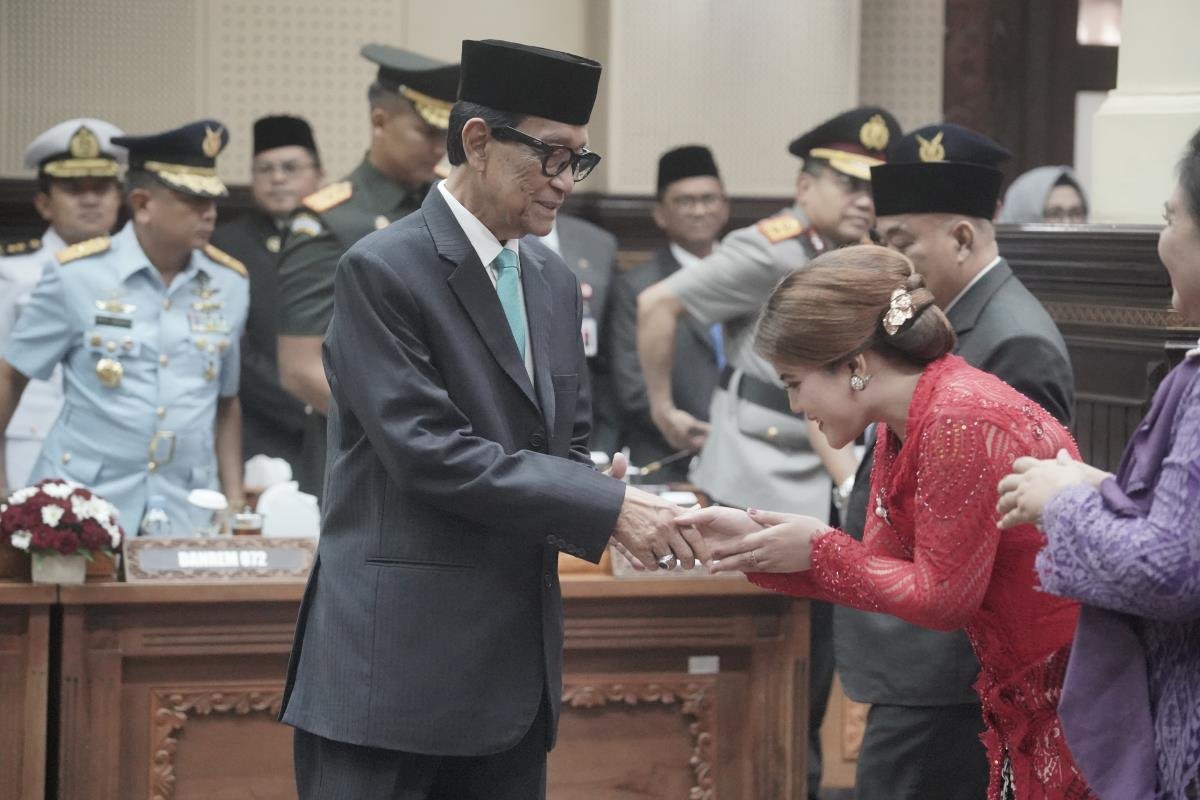 SRI SULTAN Hamengku Buwono X mengatakan kehormatan suatu jabatan, tidak ditentukan oleh tinggi rendahnya satu jabatan,