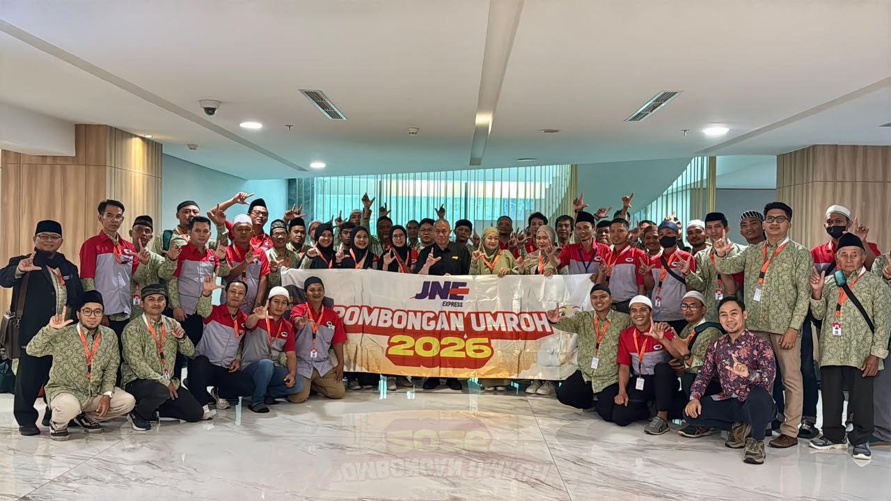 JNE Berangkatkan 1.200 Karyawan dan Keluarga Umrah