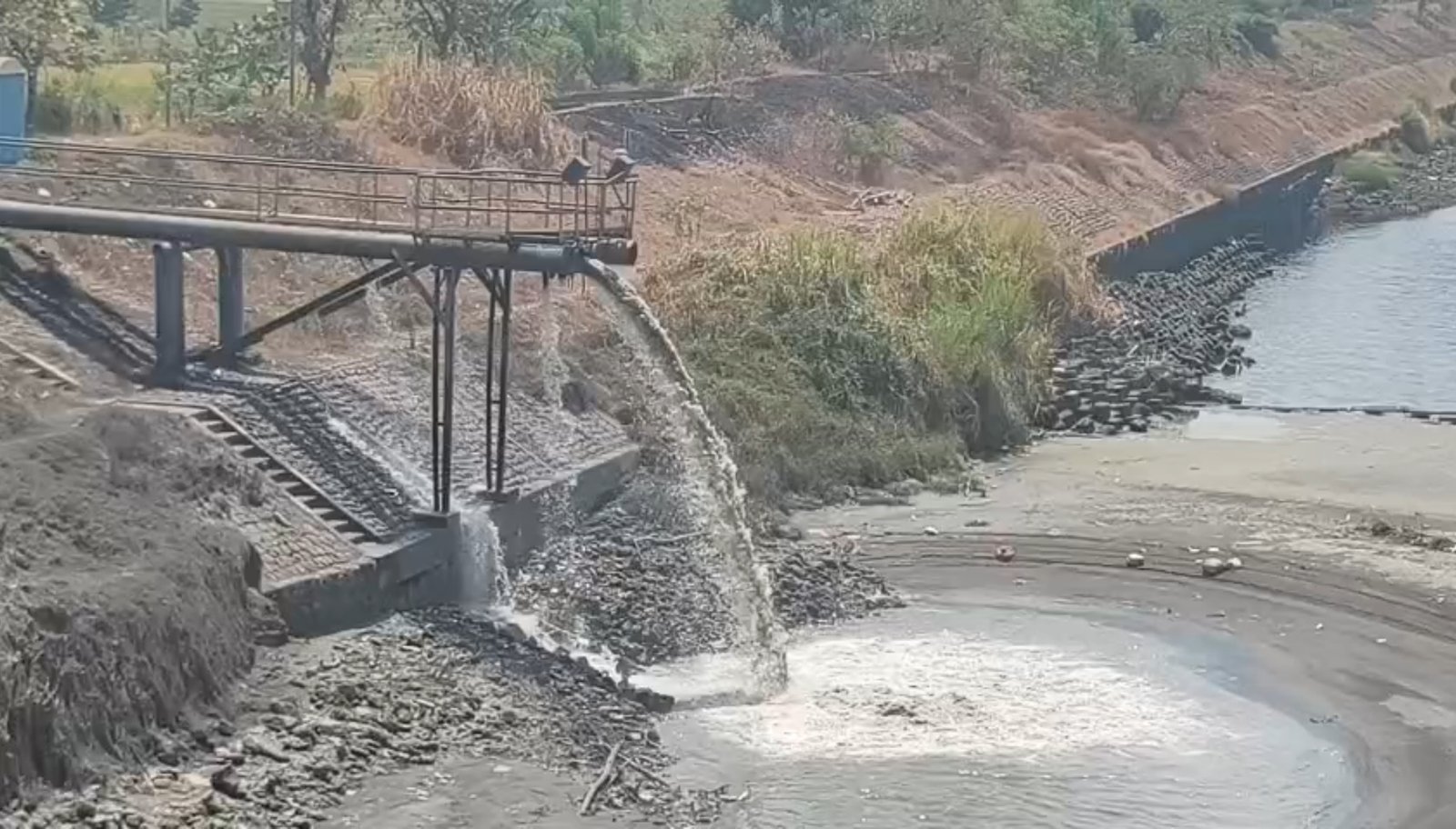 Warga Jabon Resah dengan Pendangkalan Sungai Porong 