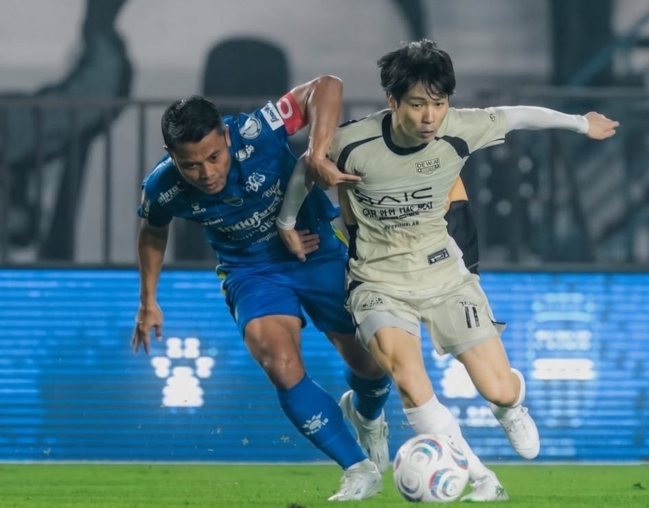 Persib Bangkit, Paksa Dewa United Berbagi Poin