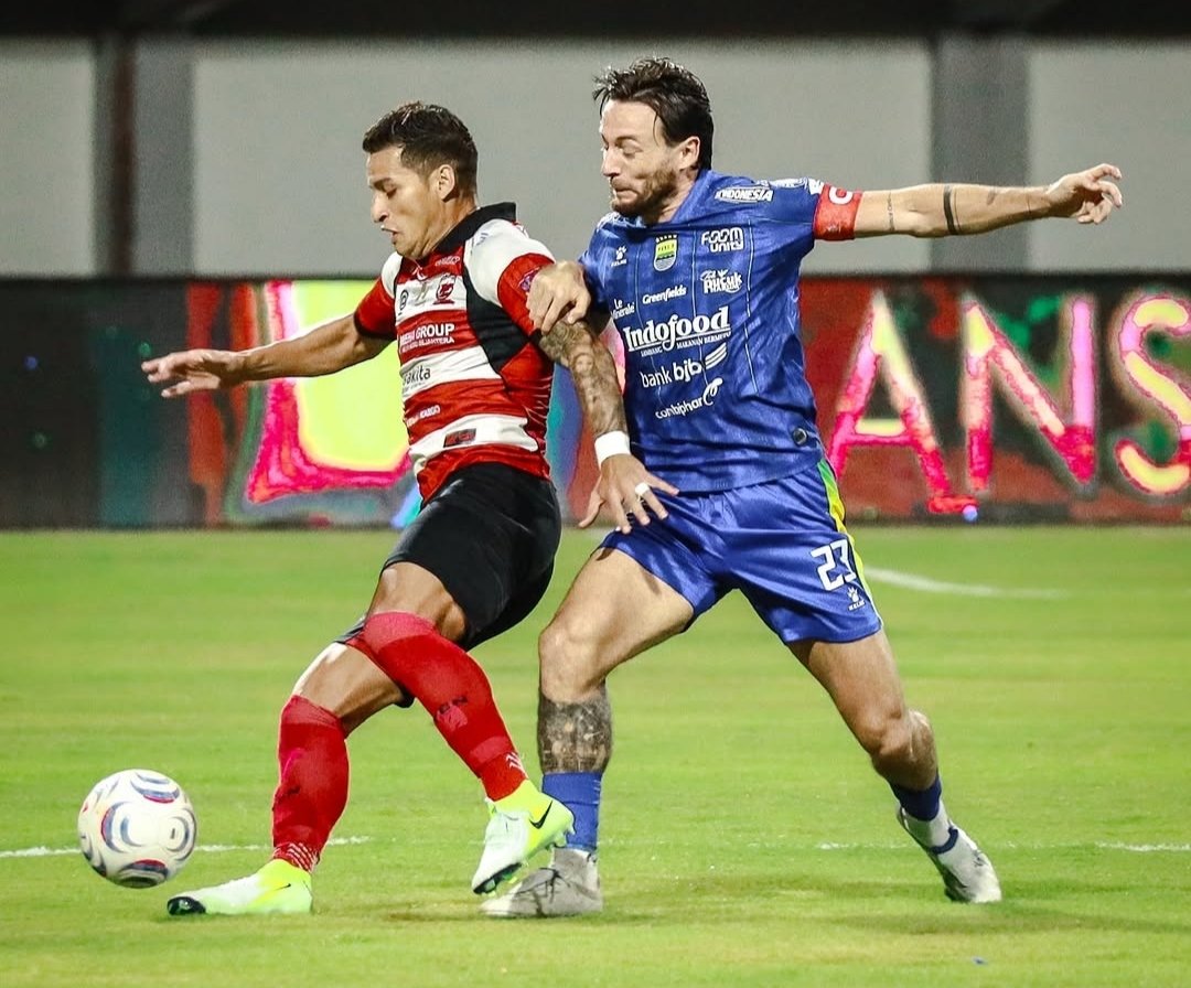 Persib Terkapar di Madura,  Persebaya Takluk di Makassar