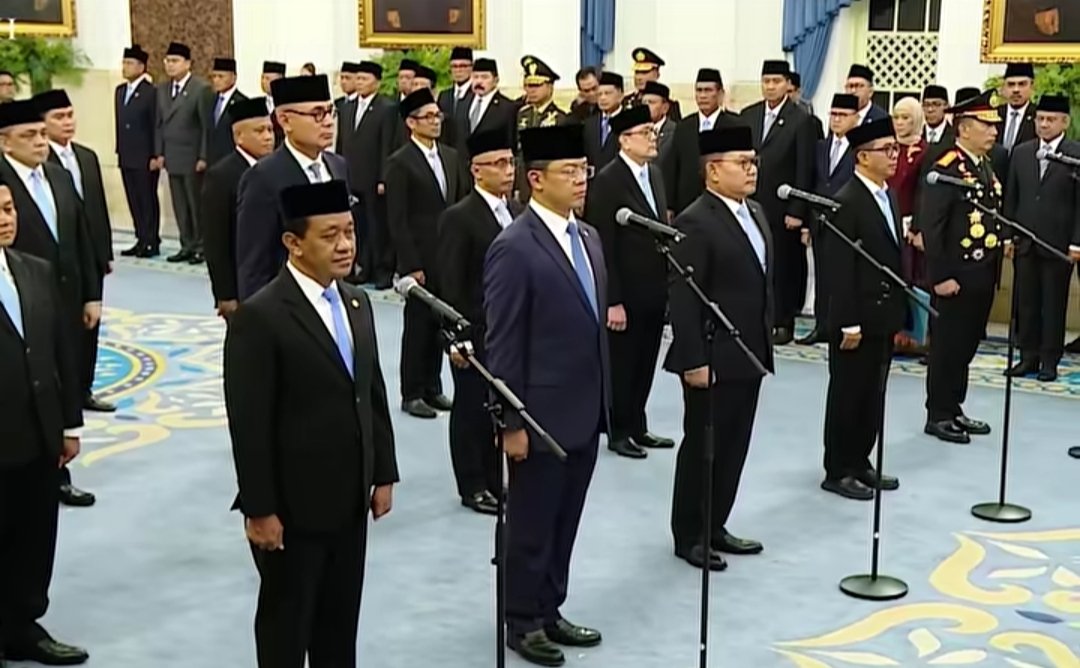 Presiden Lantik Sejumlah Menteri, Pejabat, dan Kapolri